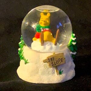Winnie The Pooh Vintage Snowglobe